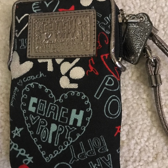COACH Handbags - COACH wristlet. “Poppy” new without tags